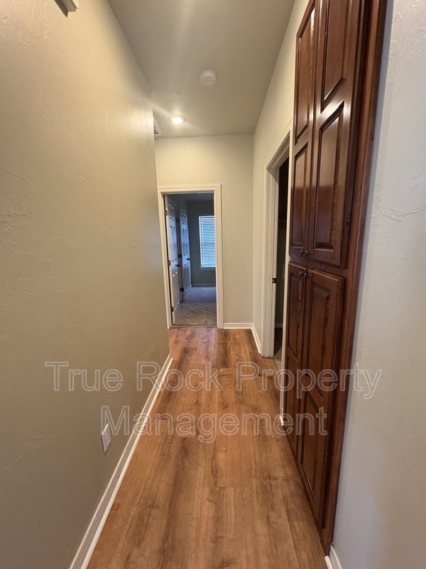 Building Photo - 817 Cypress Dr