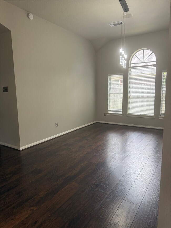Building Photo - 18407 Maple Mill Dr