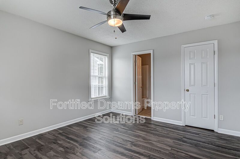 Building Photo - 1904 Blair-Khazan Dr