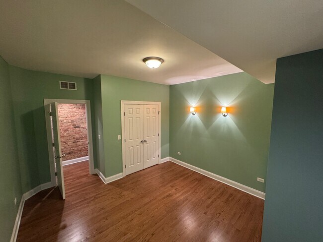 Building Photo - 4635 N Malden St