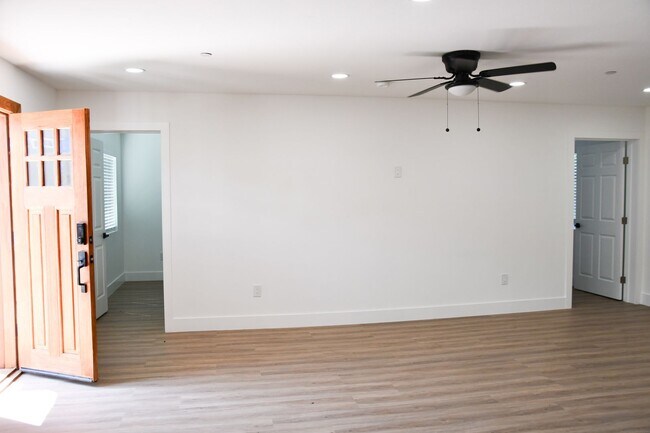 Building Photo - 160-162 South Citrus