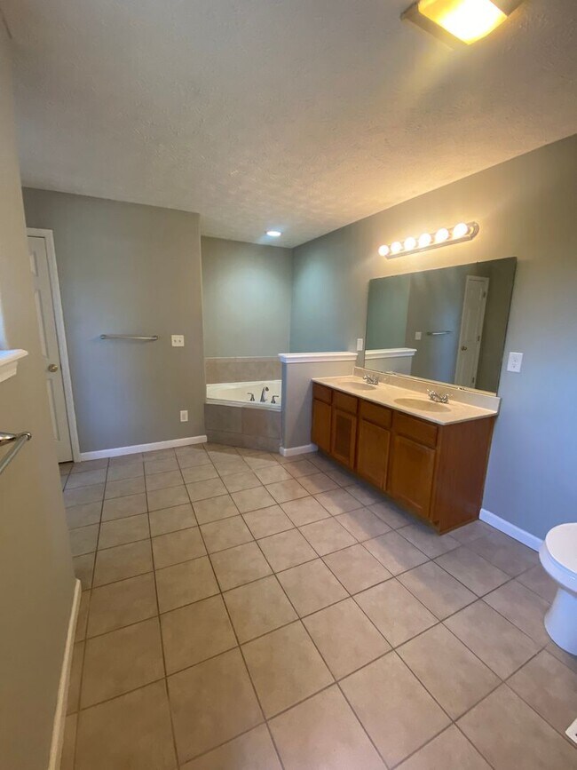 Building Photo - South Lafayette Modern and Spacious 4 Bed/...