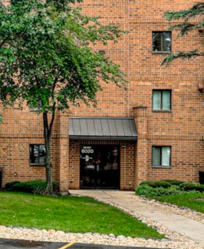Building Photo - 6020 Lake Bluff Dr