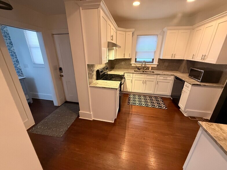 Building Photo - 675 Linwood Ave