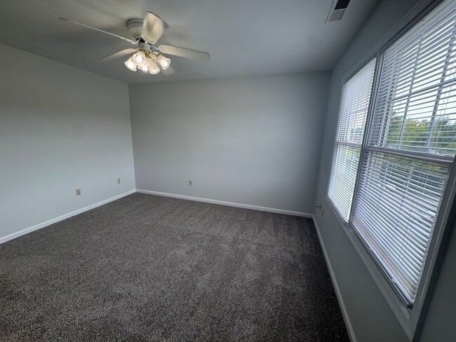 Building Photo - 1058 Oriole Ln