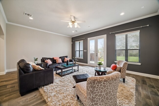 Building Photo - 1725 W 23rd St