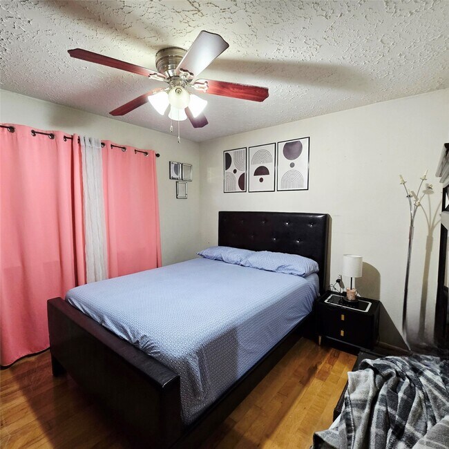 Building Photo - 3722 Westheimer Pl Dr