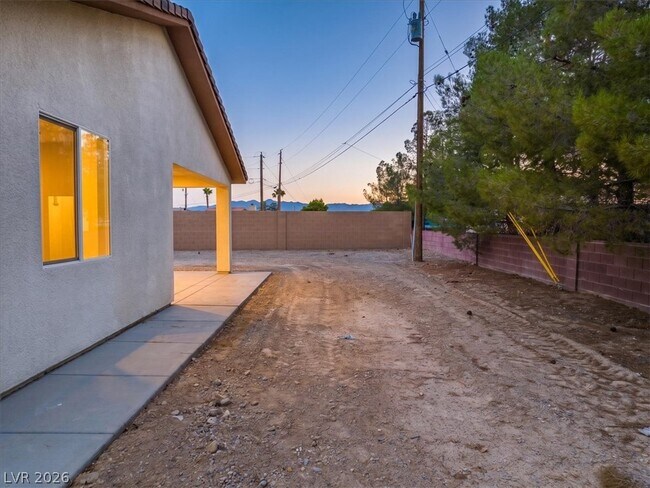 Building Photo - 1740 Jerome Ln