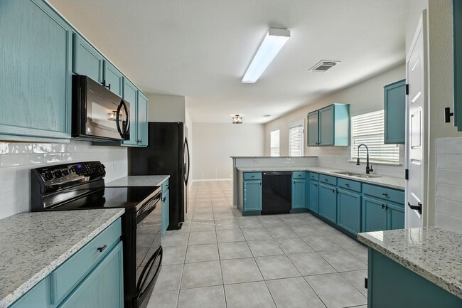 Building Photo - 3933 Brook Hollow Dr