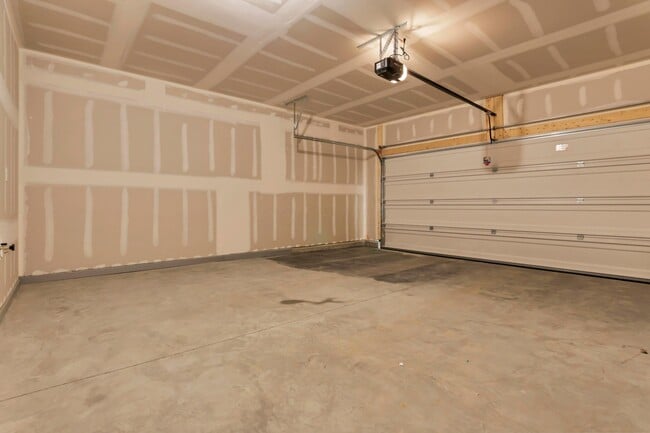 Building Photo - 6302 Marinelli Dr N