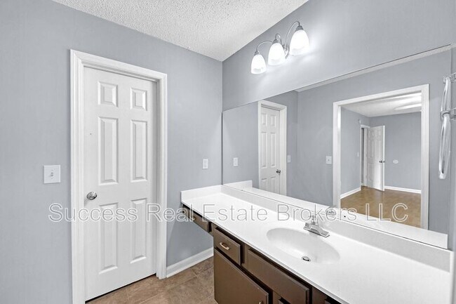 Building Photo - 4000 Sand Wedge Cir