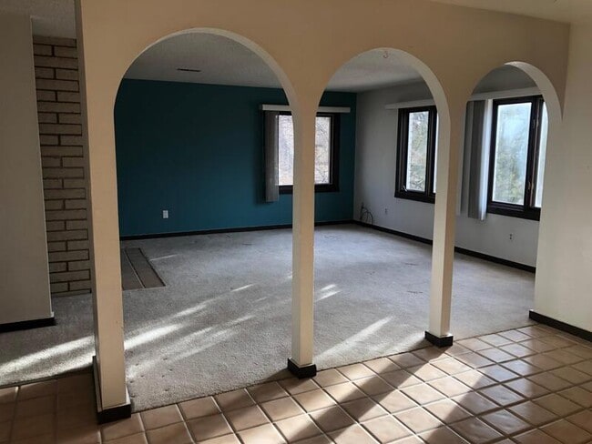 Building Photo - 3061 Reed Avenue - 3