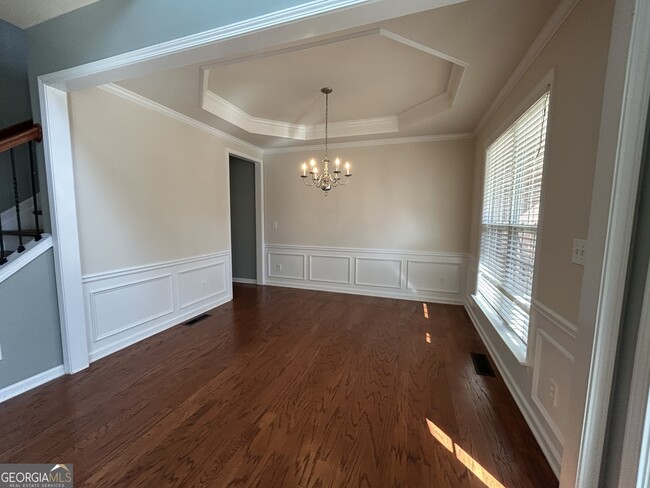 Building Photo - 706 Oracle Dr NE