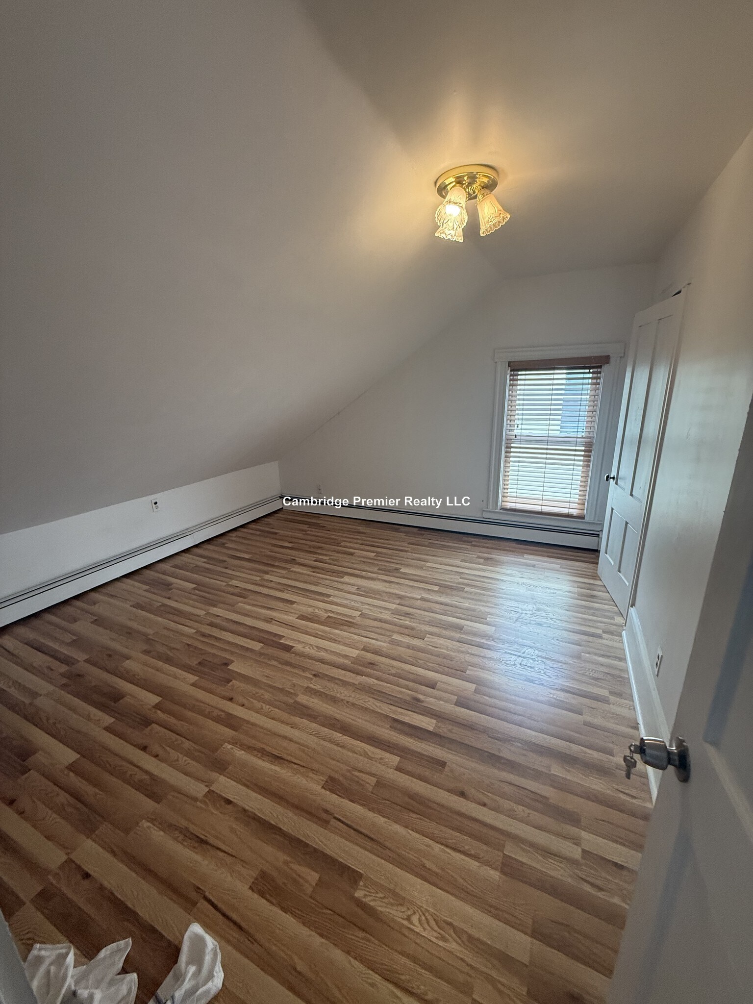 Building Photo - 66 Elm St