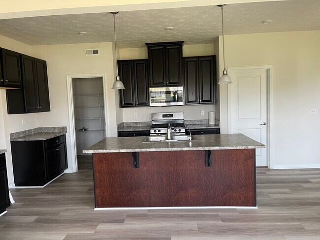 Building Photo - 1164 Trovillo Dr