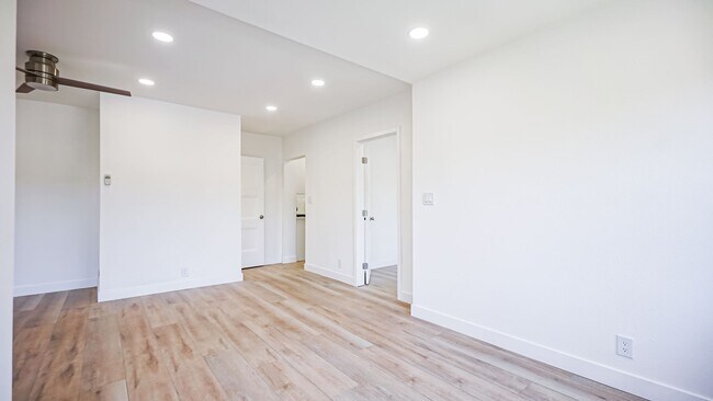 Building Photo - 2065-2067 1/2 Ivar