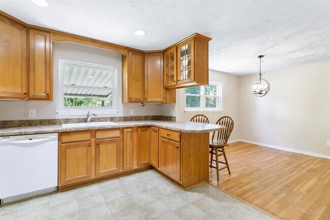 Building Photo - 208 Longhill Rd