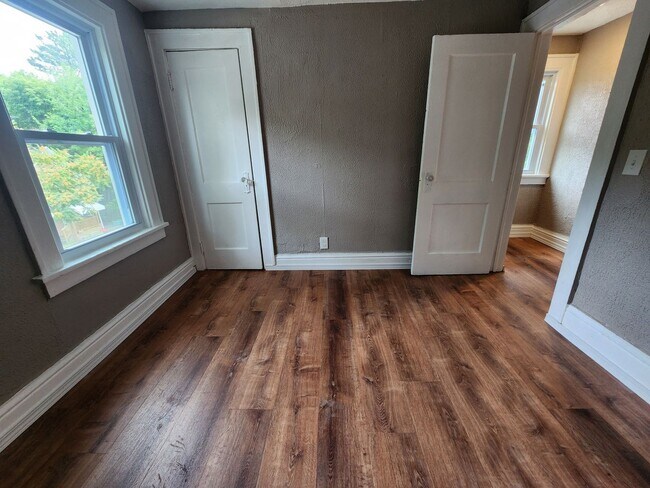 Building Photo - Three Bedroom Single Family Home!