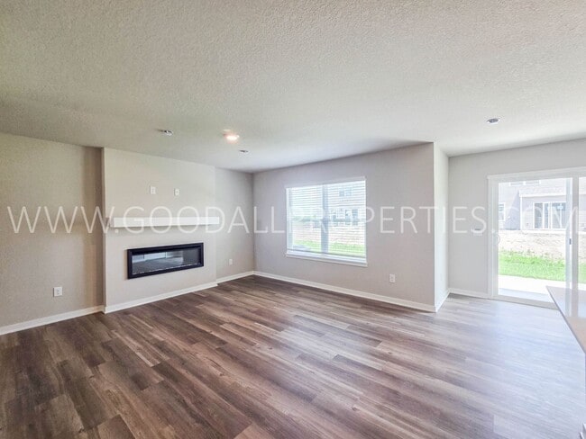 Building Photo - 1047 Daisy Ln