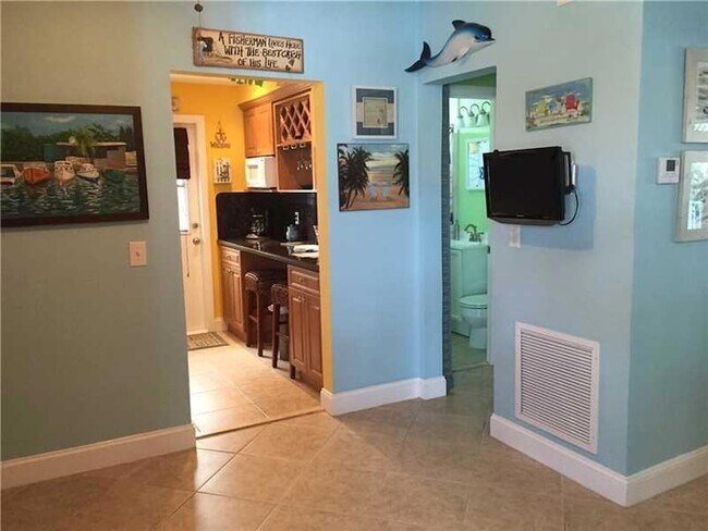 Building Photo - 315 Van Buren St