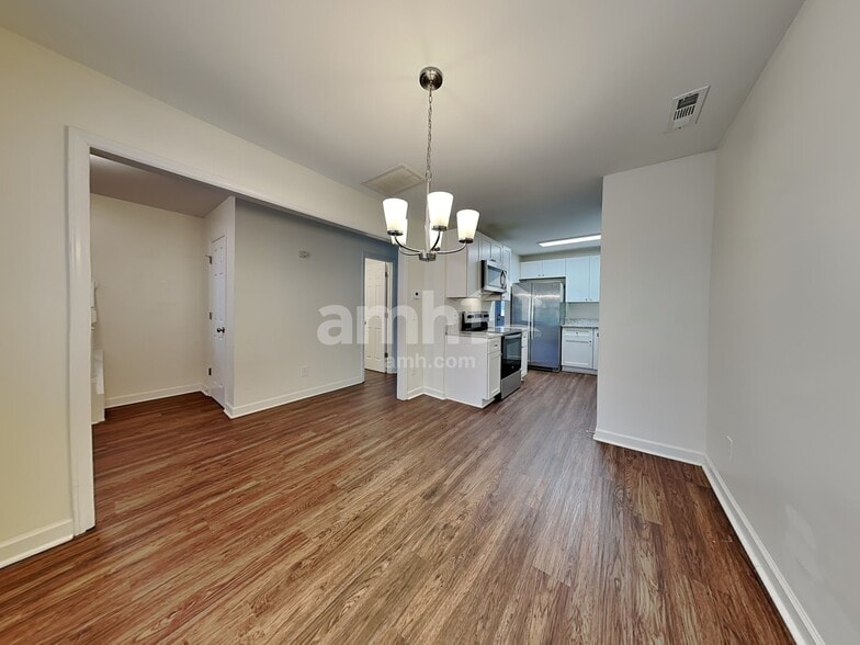 Building Photo - 581 Lakeside Valley Dr