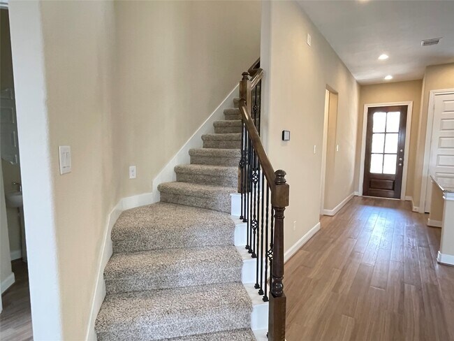 Building Photo - 10418 Quiet Courtyard Rd