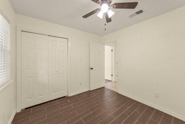 Building Photo - 18147 Dinner Creek Dr