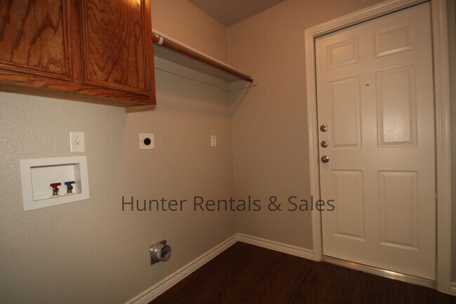 Building Photo - Luxury Duplex Close to Texas A&M-Central Texas