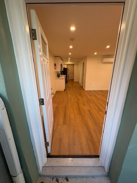 View Into Front of Apartment - 1109 Chicago St SE