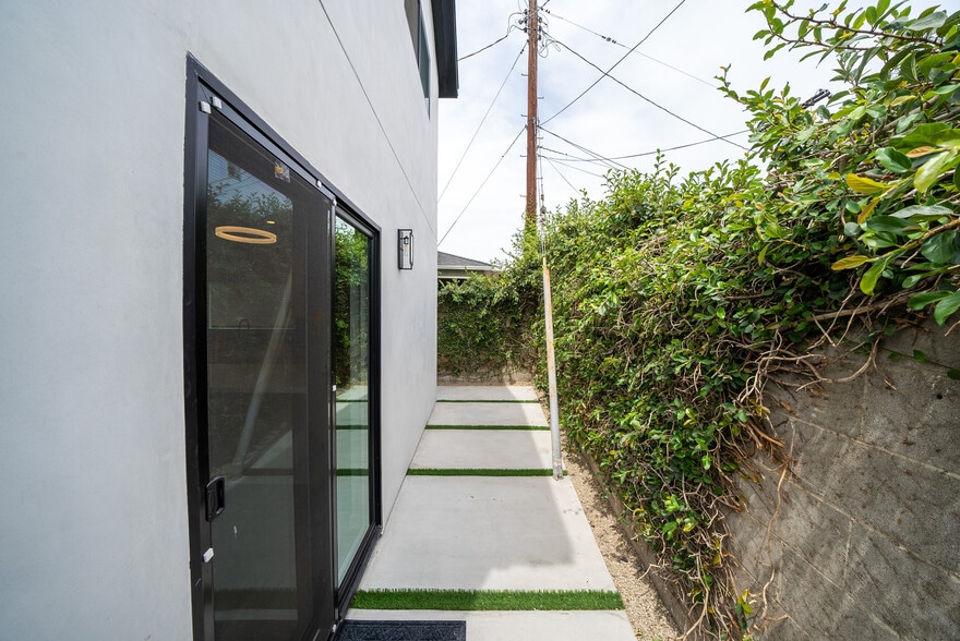 Building Photo - 8104 Paso Robles Ave