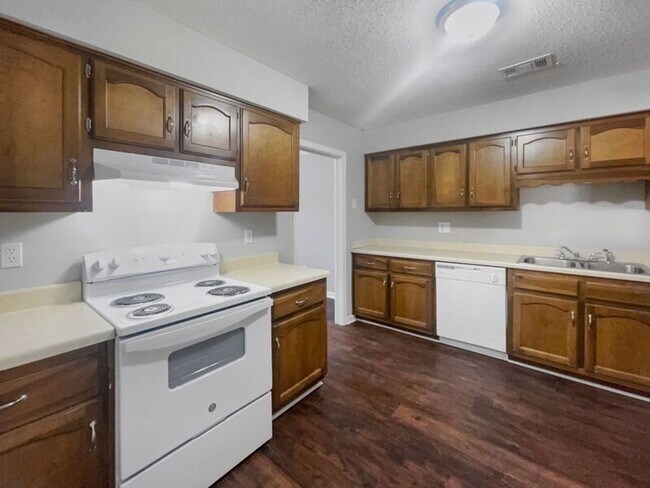 Building Photo - 3414 Kensington Ct
