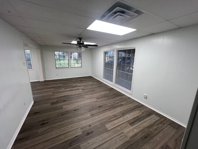 Building Photo - 11106 N Dowling Rd