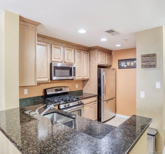 Building Photo - 1321 Round Pointe Dr