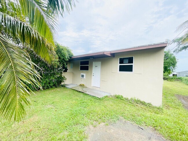 Primary Photo - 26427 SW 139th Ave