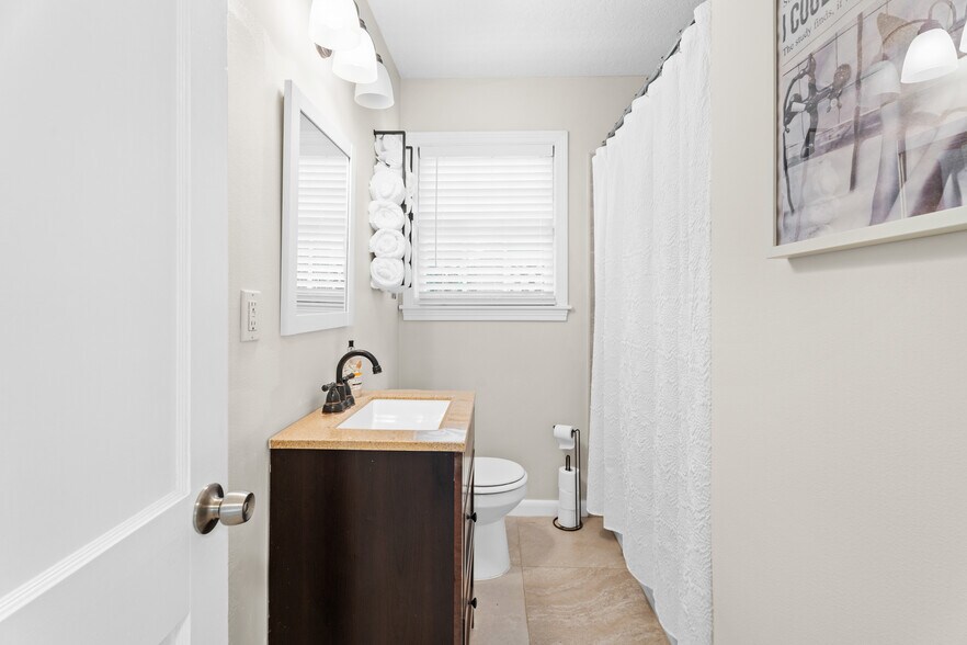 Bathroom tub shower - 3512 Plum St