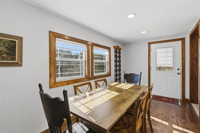 Building Photo - 2505 Belaire W Ln