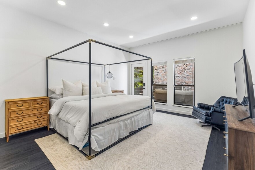 Extra Spacious Bedroom - 1404 Norwalk Ln