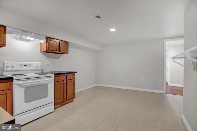 Building Photo - 421 Elrino St