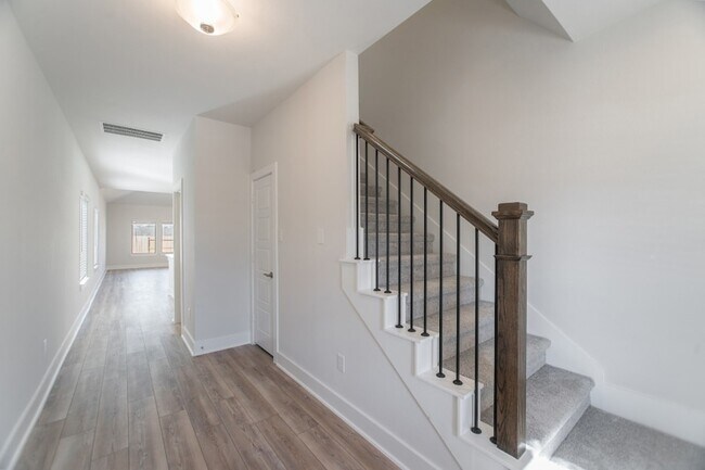 Building Photo - 10627 Whitejacket