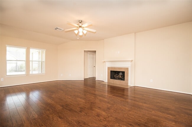 Building Photo - 416 Laddingford Ln