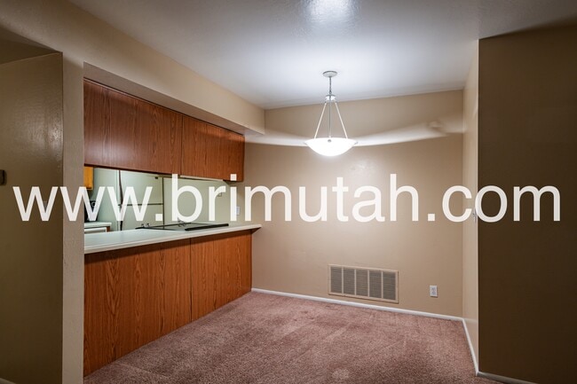 Building Photo - 4836 Highland Cir