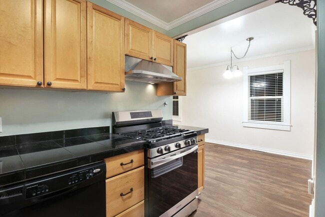 Building Photo - Charming 1924 Bungalow! 3 bedrooms and 1 b...