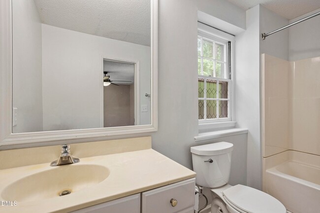 Building Photo - 1801 Quail Ridge Rd