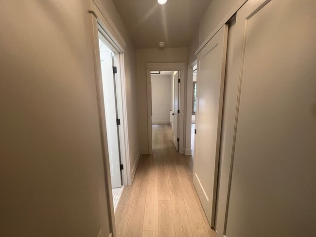 Building Photo - Newly Remodeled Condo on Capitol Hill - Close to UW