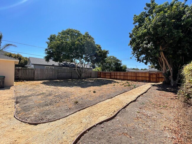Building Photo - Charming Southside Home on Huge Lot!