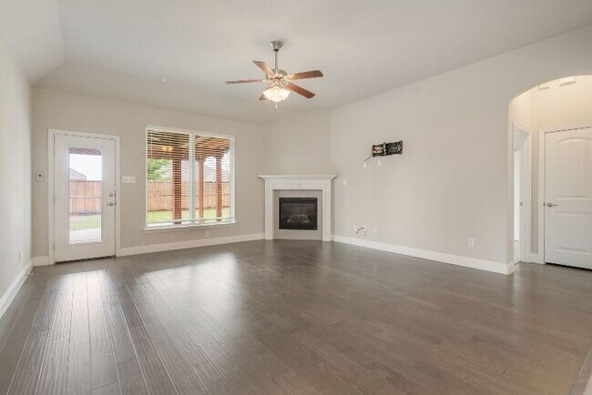 Building Photo - "Beautiful 3-Bed, 2-Bath Retreat in Northl...