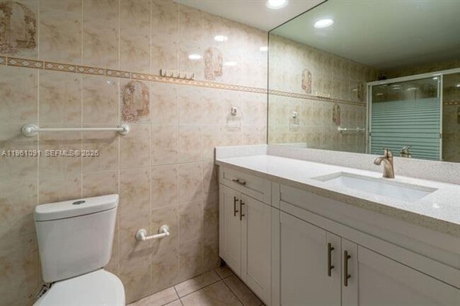 Building Photo - 5401 Collins Ave