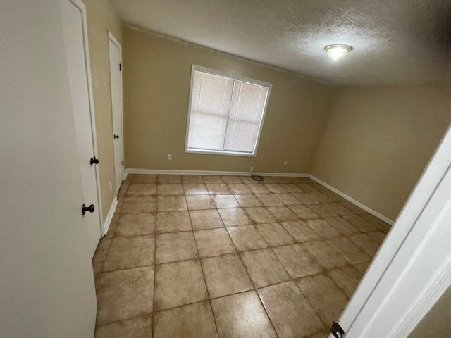 Building Photo - 324 Lexington Dr