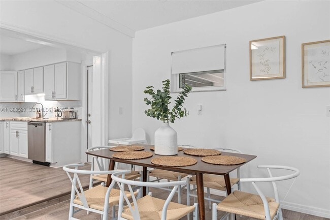 Building Photo - 4255 Wee St