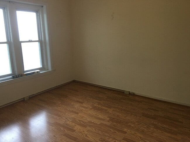 Building Photo - 15 Lynde St